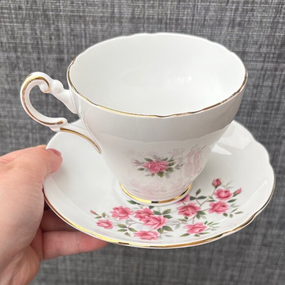 Vintage REGENCY Bone China (England) Pink Roses Tea Cup & Saucer Set, Gold Trim - Picture 9 of 9